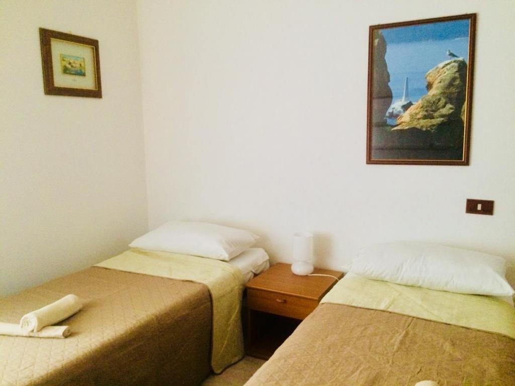 A Due Passi Rooms 马达莱纳 外观 照片